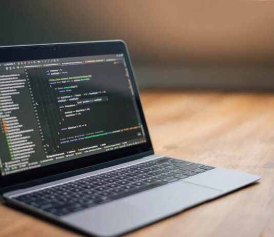 Should You Choose Software Engineering or Data Engineering? A Practical Comparison Should You Choose Software Engineering or Data Engineering? A Practical Comparison