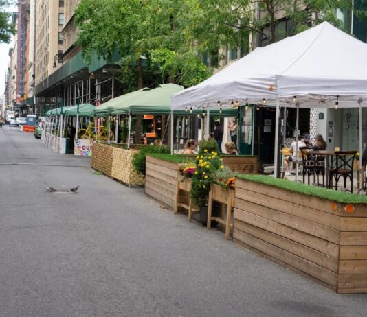 How an Outdoor Canopy Supports Seasonal Business Needs How an Outdoor Canopy Supports Seasonal Business Needs